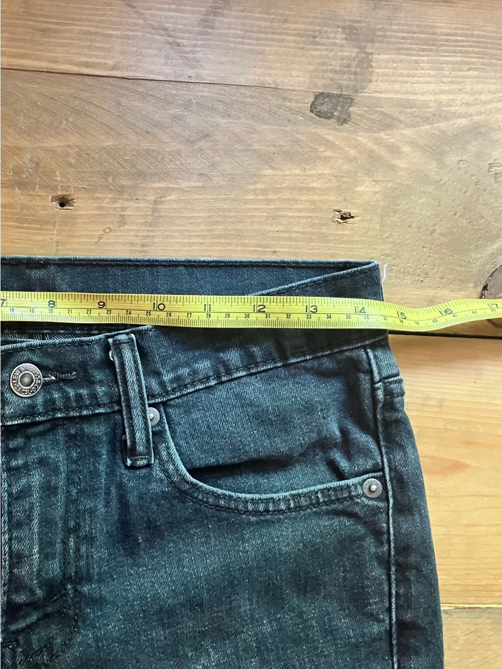 Levi's Women's Black Straight Leg Jeans - Picture 10 of 10